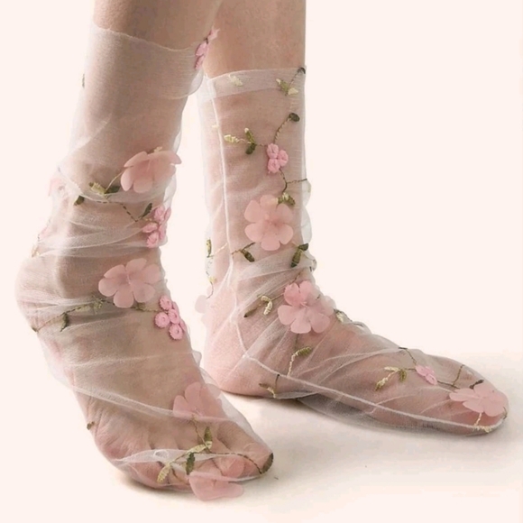 Embroidery 3D Flowers Mesh Socks - Picture 4 of 5